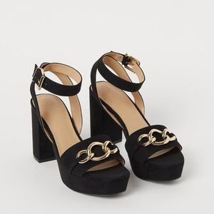 H&M NWOT Platform Sandal Heel with Gold Chain